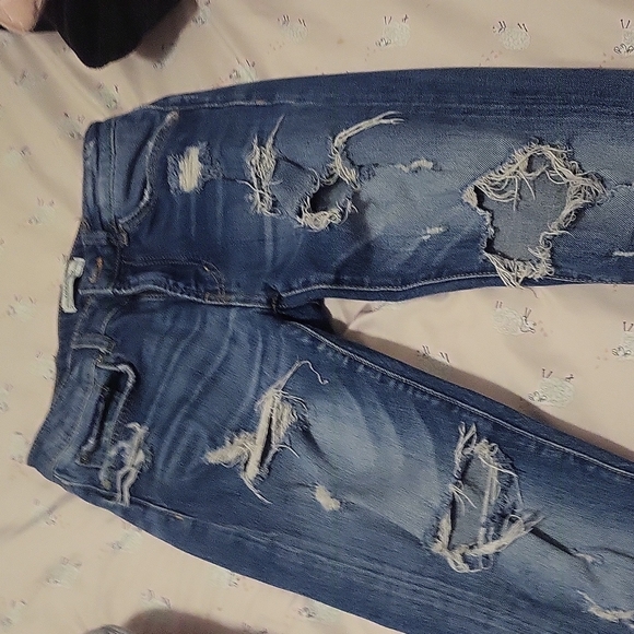 Ripped boyfriend jeans - Picture 2 of 4